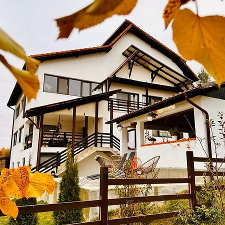 Pensiunea Gradina Ascunsa Bughea de Jos ภายนอก รูปภาพ