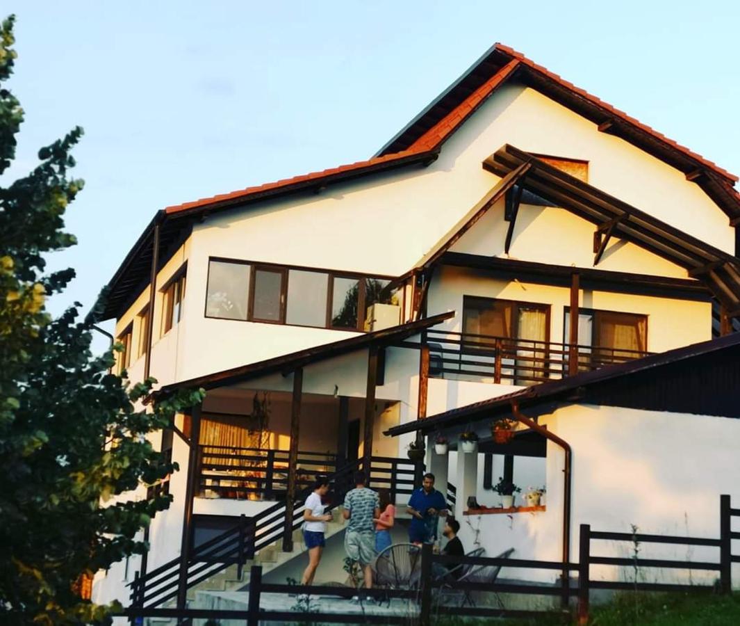 Pensiunea Gradina Ascunsa Bughea de Jos ภายนอก รูปภาพ