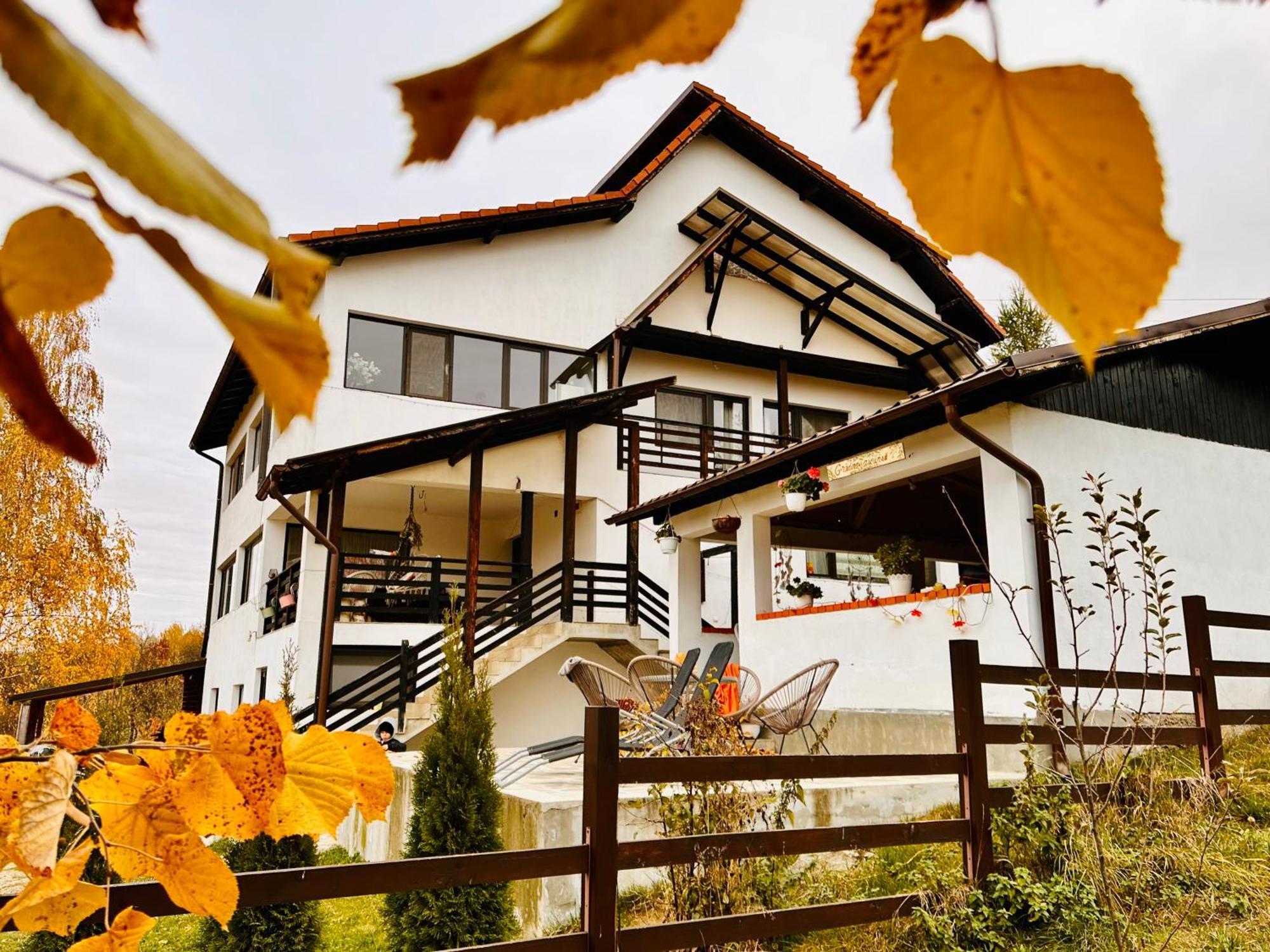 Pensiunea Gradina Ascunsa Bughea de Jos ภายนอก รูปภาพ