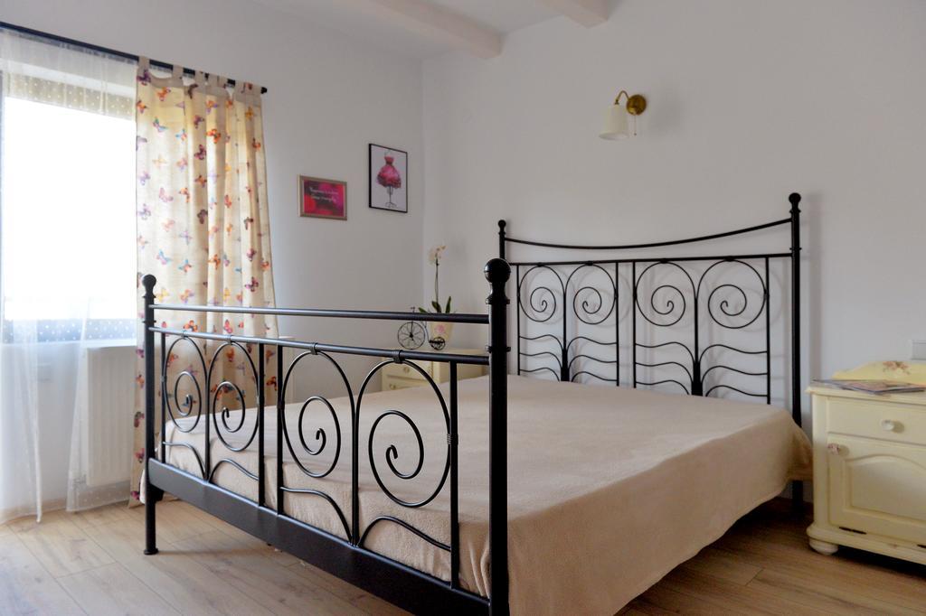 Pensiunea Gradina Ascunsa Bughea de Jos ภายนอก รูปภาพ